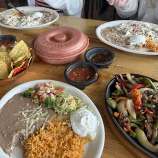 Fajitas and pollo a la creama