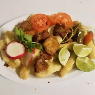 Yuca Frita con Chicharron