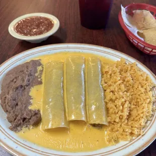 Need enchiladas with queso sauce.