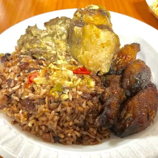 Beef in cream sauce, oxtail, rice and beans, and plantains. Oxtail was undercooked and inedible. Beef in cream sauce was good.