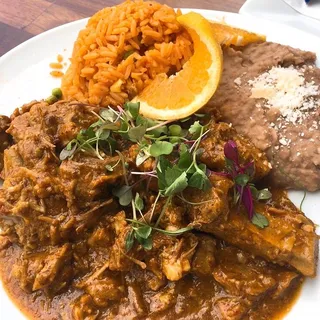 Costillas de Puerco en Salsa Tatemada de Tomatillo