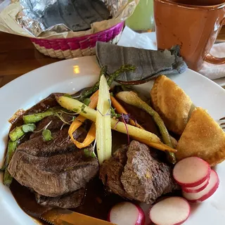 Filet Mignon en Mole de Los Dioses