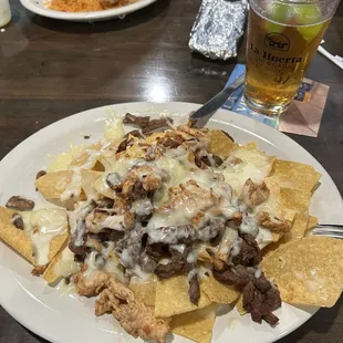 Mixed fajita nachos and a modelo.