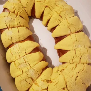 Rosca de reyes? I dont think so. Very disappointed,  I should of bought conchas instead.
