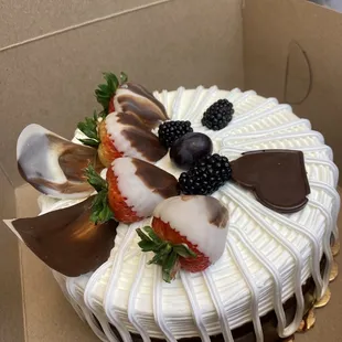 Vanilla cake with strawberry mousse &amp; cream filling