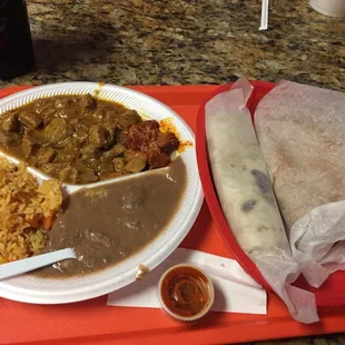 Carne guisada plate is soooo good!