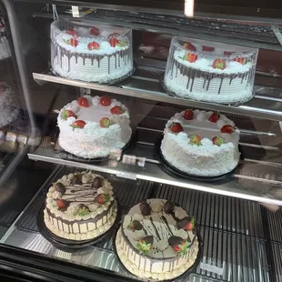 More beautiful cakes!