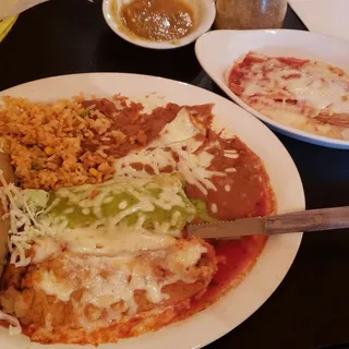 4. Chile Relleno, Chicken Enchilada & Chicken Taco Combo