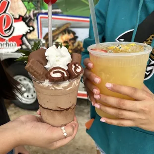 Twix Frappe 20 oz. And parcha lemonade