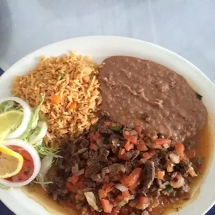 Bisteak with rice, beans, and corn tortillas.