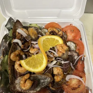 Mussels with shrimp and octopus