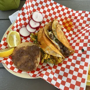 Quesataco pollo and lengua