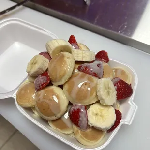 MINI PANCAKES WITH FRUIT!