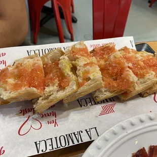 Pan con tomate