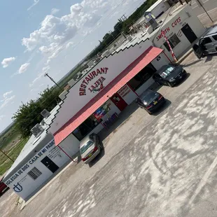 the outside of the restaurant