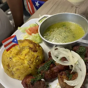 Trifongo con carne frita