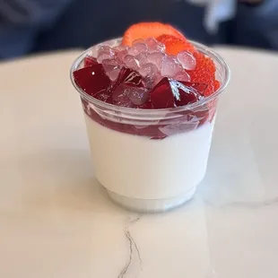 Coconut Pudding w/Strawberry