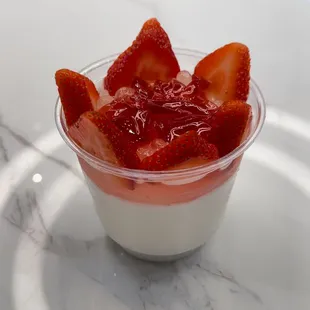 Coconut Pudding with Strawberry