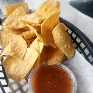 Complimentary chips w really good flavorful salsa