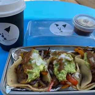 **The Vegan Tacos, Leche con Kafe