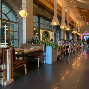 Dining room before the rush