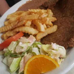 Milanesa con papas (meal comes with milanesa, fries, salad, and beans)