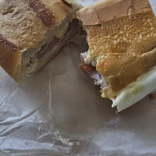 Ham and eggs with tomato and American cheese, and cafe con leshe cold.