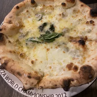 Cinque Formaggi Pizza