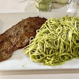 Tallarines verde with steak