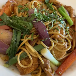 Tallarin Saltado con Pollo
