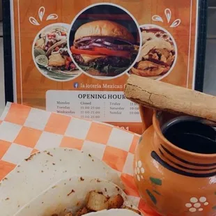 Tacos guisado, café