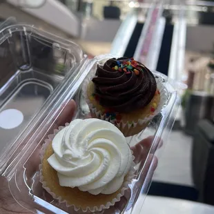 La Luna Tres Leches Cupcake x Happy Birthday Cupcake