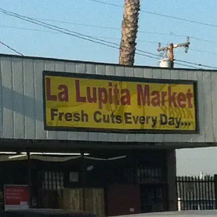 a sign for fresh cuts every day
