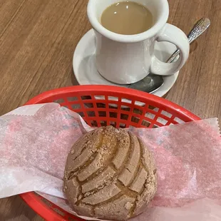 Coffee and sweetbread