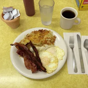 a plate of breakfast food