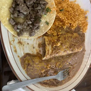a plate of mexican food