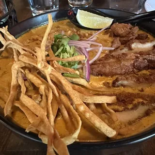 Crispy Chicken Khao soi