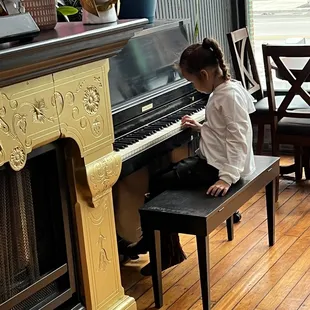 Piano to play!!