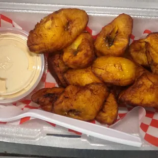 Platos con crema open Monday 4 to 8pm