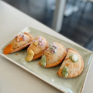 empandas tasting (pollo, carne, chocolo -- corn, kapchi -mushroom)