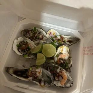 Ostiones con pico de gallo
