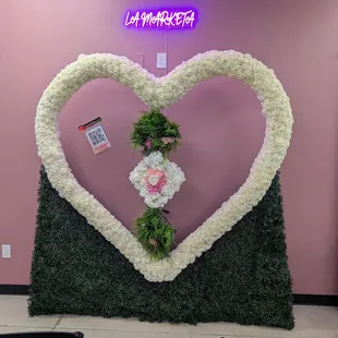 Inside - restaurant side - photo area