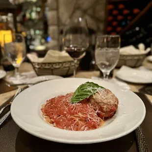 Meatball with spaghetti