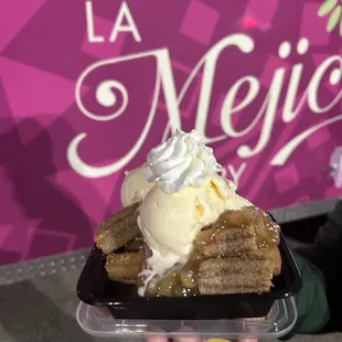 Apple pie, small, with added ice cream