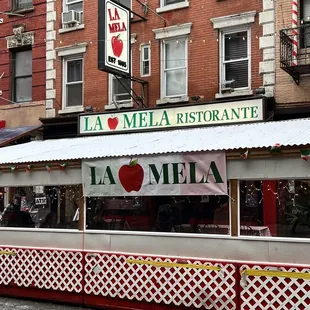 the outside of a restaurant