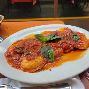 My Italian wife is a "Ravioli Connaisseur" and says La Mela makes the Best in the World!