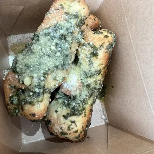 3 Garlic Knots