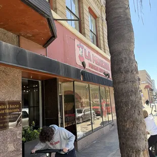 Frontage of restaurant. There is also access from Riverwalk side.