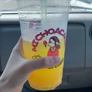 100% Pineapple juice  Ingredients: water and Pineapple  Nothing beats the taste of natural fruit juice