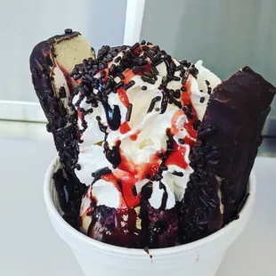 an ice cream sundae